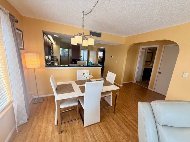 Building Photo - 2 bed 2 bath Turnkey Yearly Rental – Water...