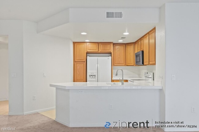 Building Photo - 2 br, 2 bath Condo - 600 South Abel Street...