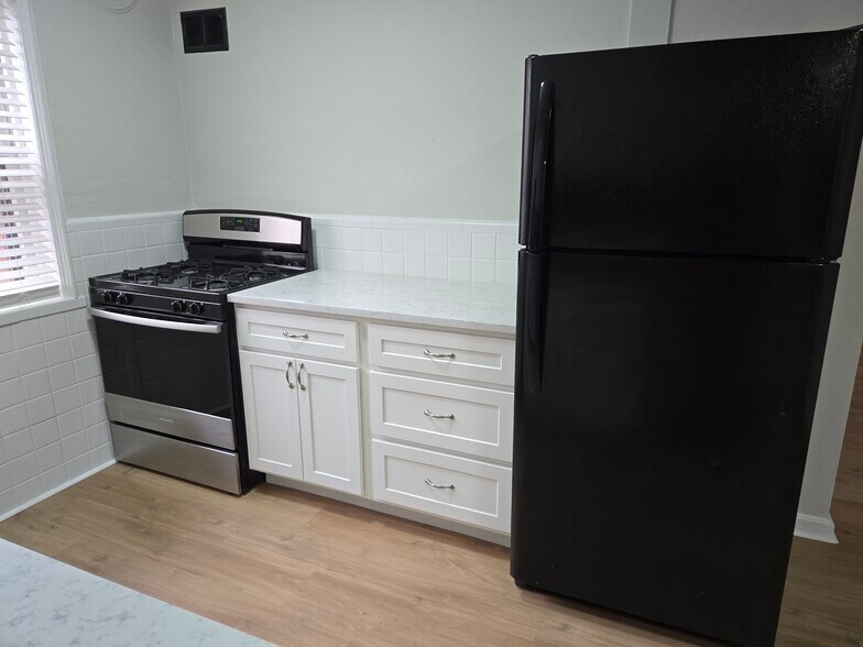 Building Photo - 3406 Lawn Ave