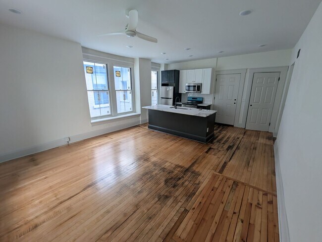 Building Photo - Newly renovated, modern apartment in historic Covington