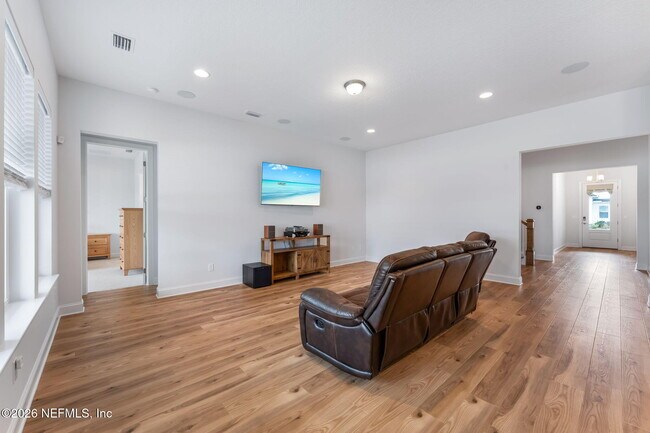 Building Photo - 281 Pne Grv Pt