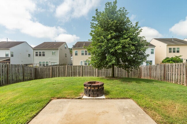 Building Photo - Charming 3BR Home with Loft, Fenced Yard & Community Pool