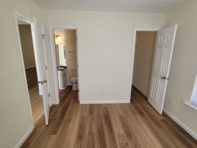 Building Photo - 1852 Horseshoe Dr