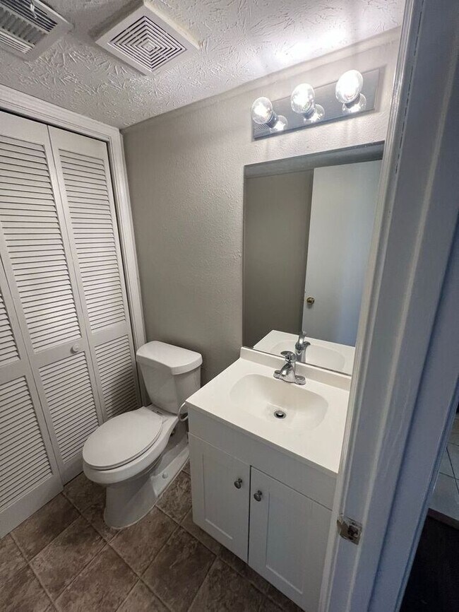 Building Photo - Finally a 2 bedroom 1.5 bath townhome READY NOW!