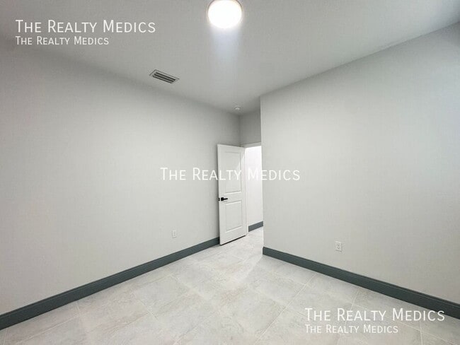 Building Photo - 2226 Rock Dr