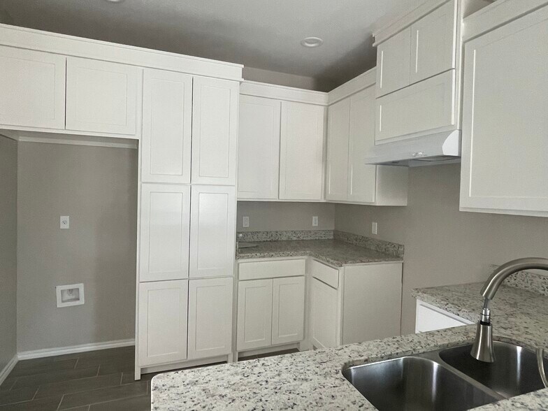 Building Photo - 6886 Los Arboles