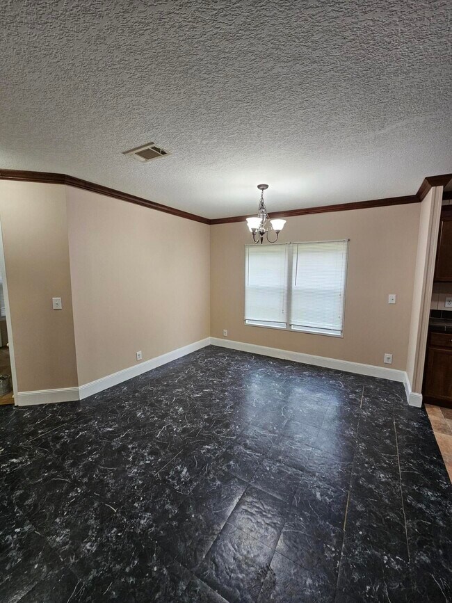Building Photo - 8415 Verano St