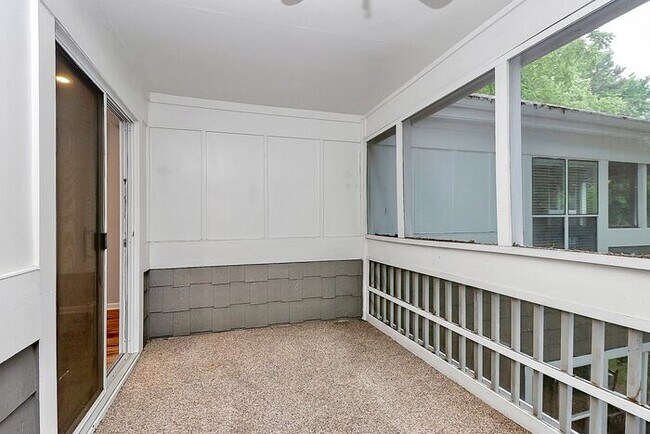 Building Photo - Bright 2BD/2BA Tennis Villa at Lake Norman!