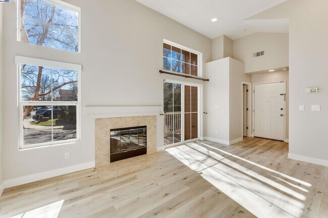 Building Photo - 4579 Mangrove Dr