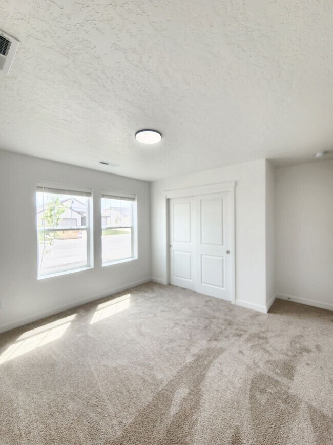 Building Photo - Newer Caldwell Home