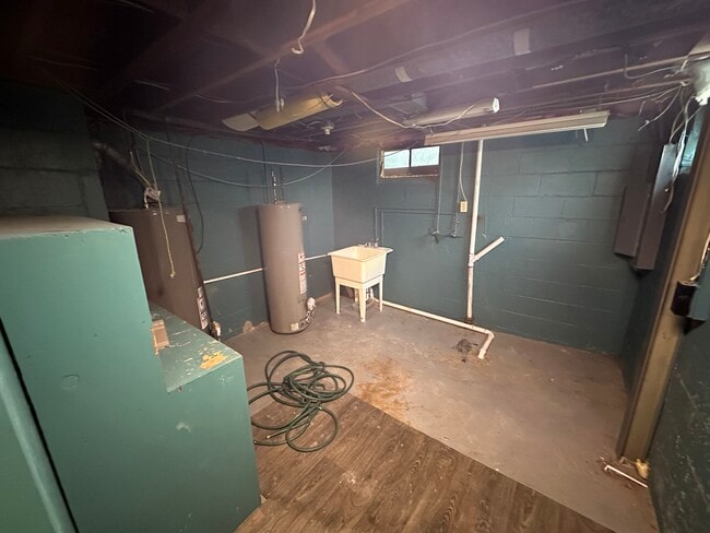 Laundry - 2296 Fenton St