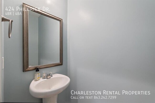 Building Photo - 424 Philbrick Dr