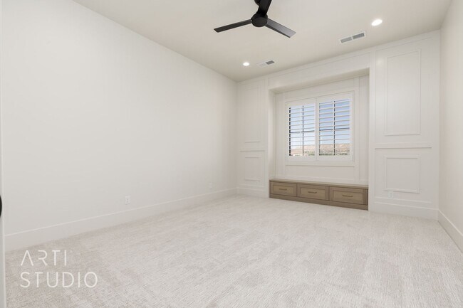 Building Photo - BRAND NEW Gorgeous 6 bed 7 bath with Pool ...