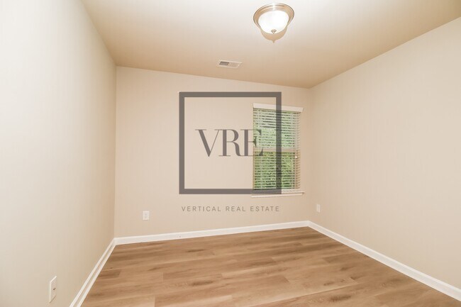 Building Photo - 133 Avonwood Cir