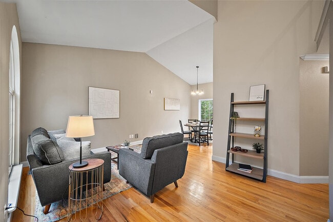 Building Photo - 1169 Beacon Hill Way