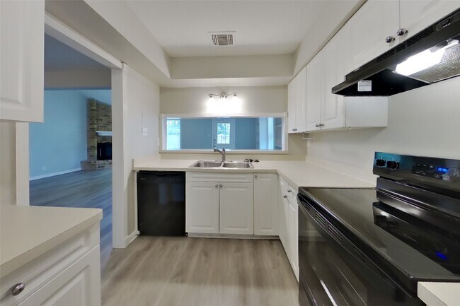 Building Photo - 13307 Venice Cir