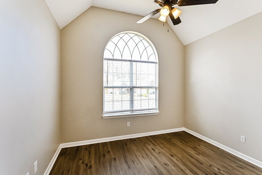 Building Photo - 184 Pebble Creek Cove E