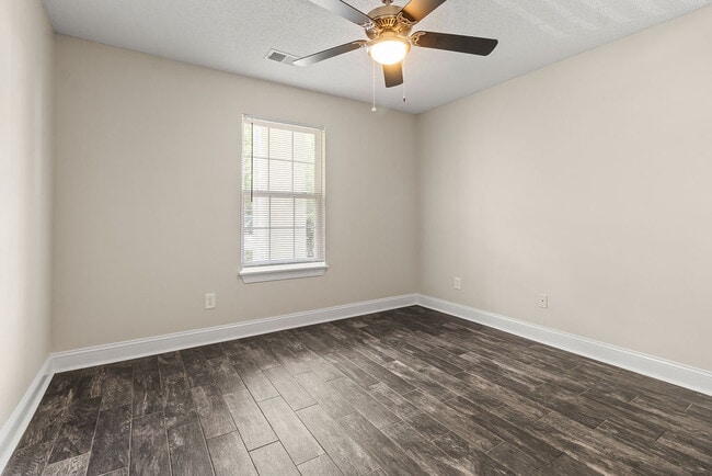 Building Photo - Woodmoor Condo