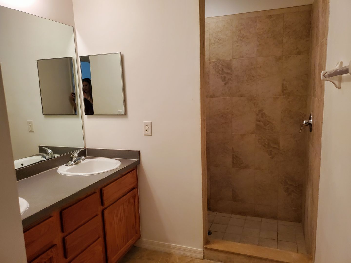 Building Photo - Greenbriar Location!  3 bedroom 2 bath 2 car garage!