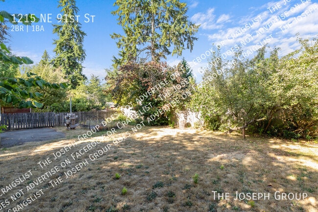 Building Photo - 1215 NE 91st St