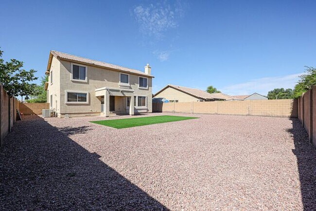 Building Photo - Beautiful 4 Bed 2000+ SFT property in Wind...