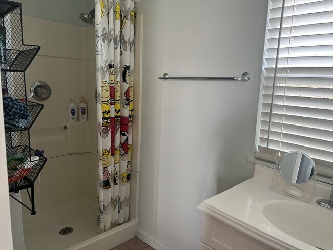 Building Photo - Saltwater canal home with an In-Law suite