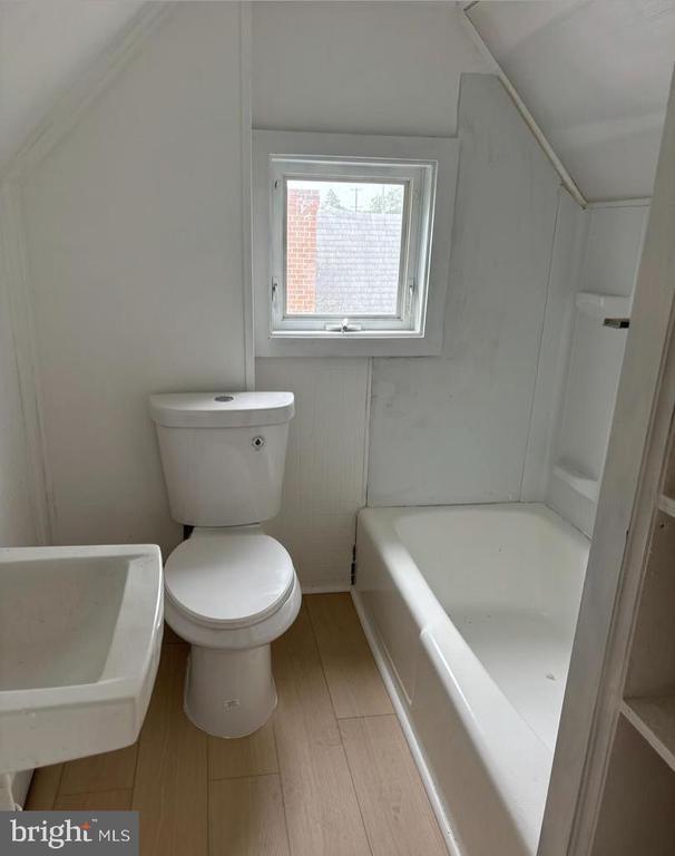 Building Photo - 214 W Main St