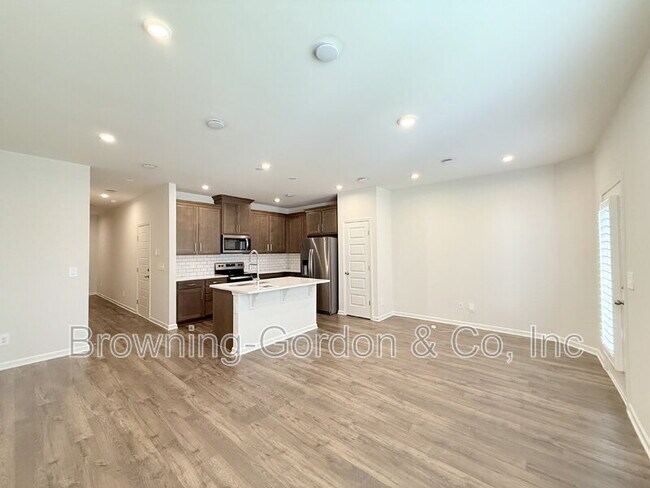 Building Photo - 5088 Dayflower Dr