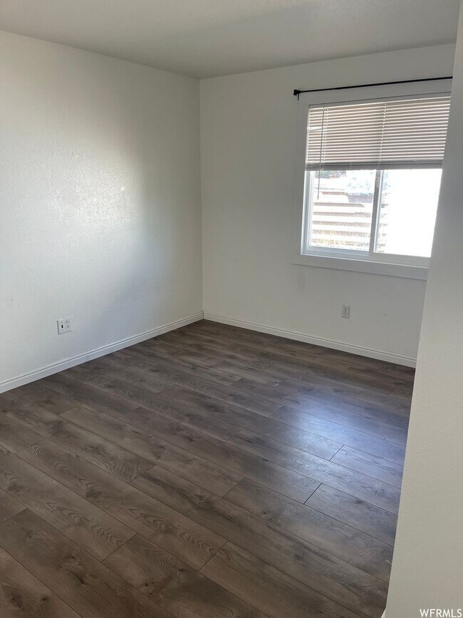 Building Photo - Duplex