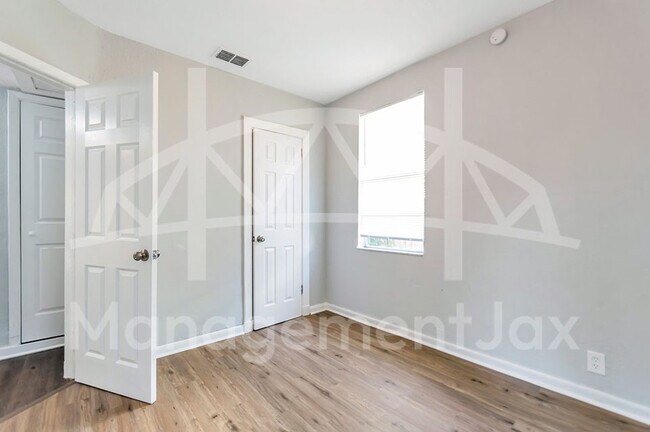 Building Photo - 2311 W 16th St