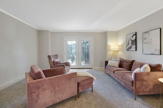 Building Photo - Knollwood Estates