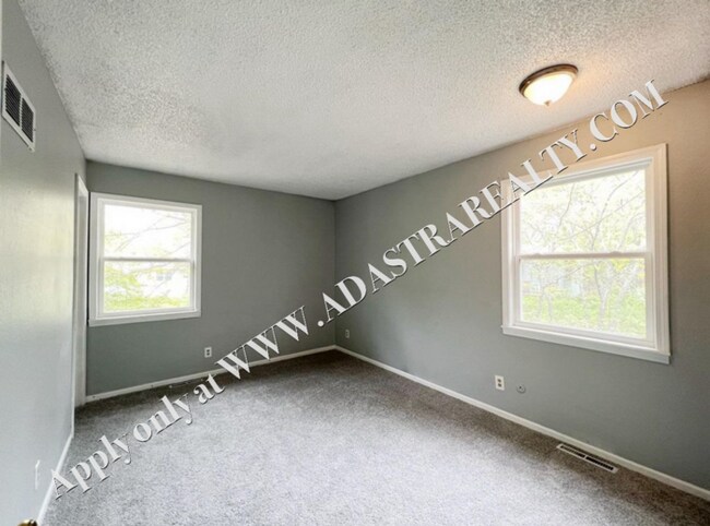 Building Photo - Cozy 4 Bedroom 3 Bath in Olathe-Coming SOON!!