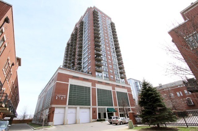 Primary Photo - 1717 S Prairie Ave