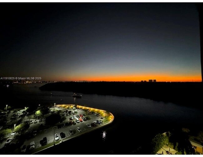 Building Photo - 400 Kings Point Dr