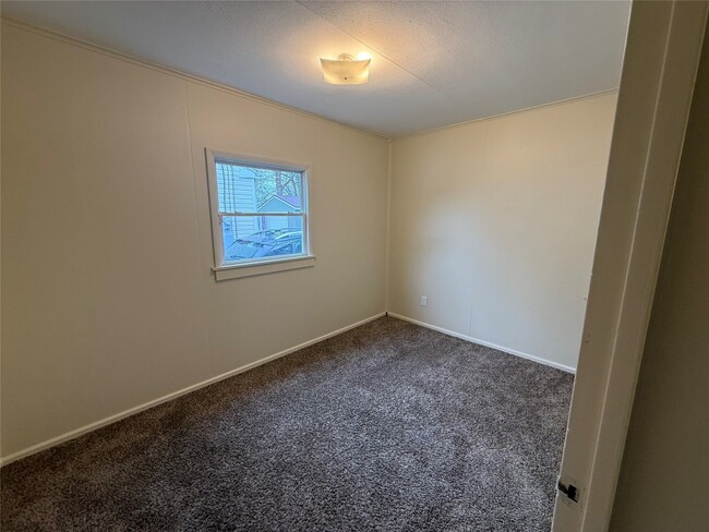 Building Photo - 1139 W 36th St