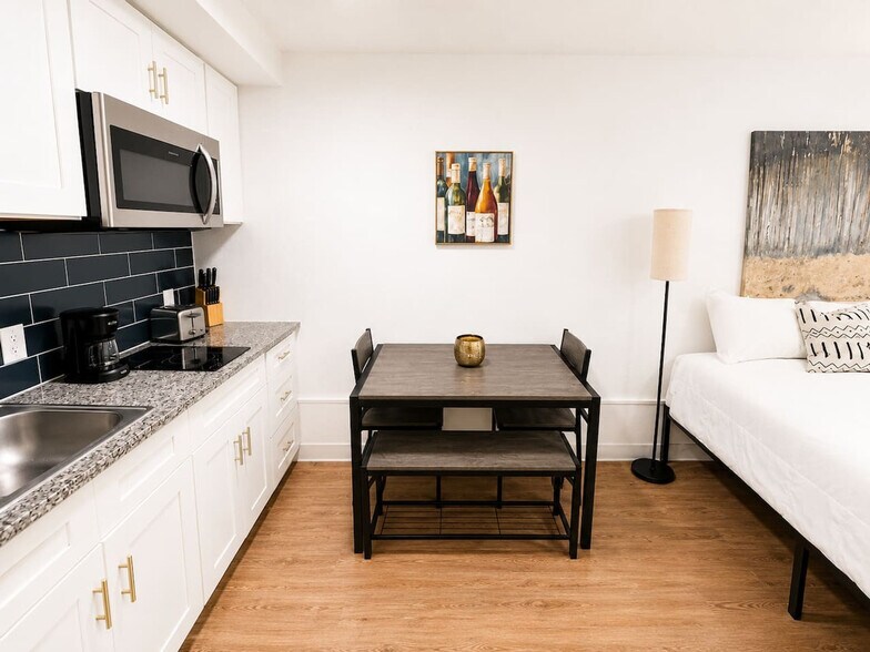Building Photo - 824 Camino La Costa