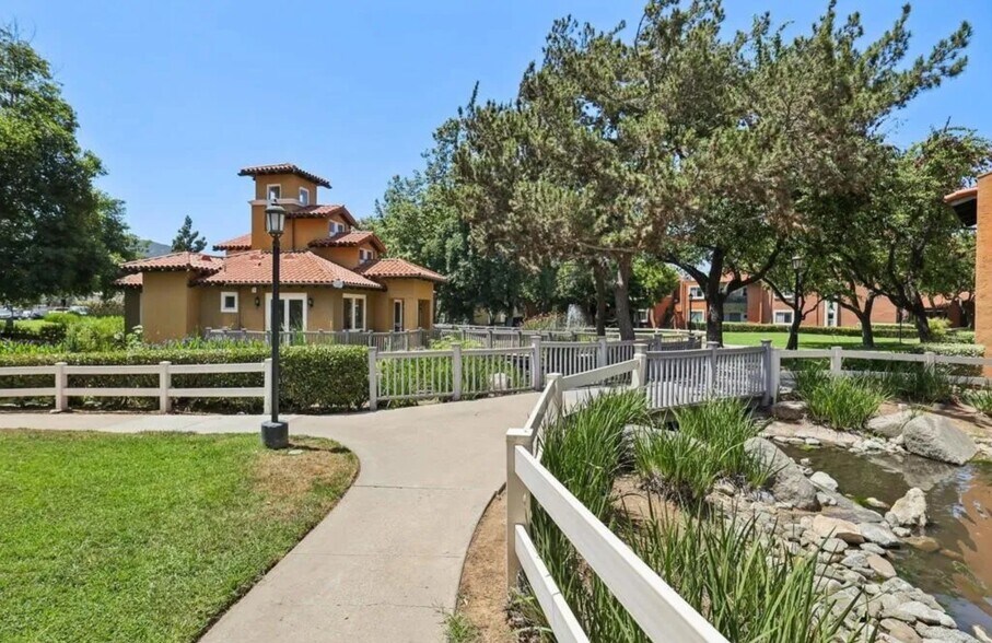 Building Photo - 17181 W Bernardo Dr