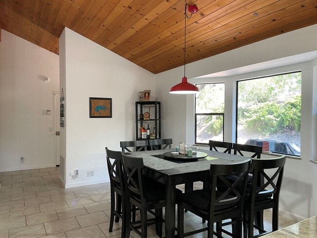 Building Photo - 3 bedroom, 2 bath remodeled home in Lake Wildwood, Penn Valley, CA 95946