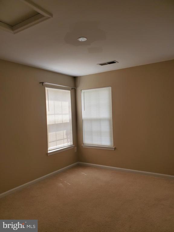 Building Photo - 9750 Granary Pl