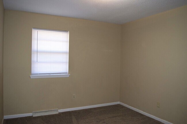 Building Photo - 4812 E Schooner Rd