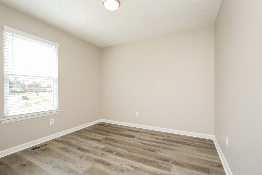 Building Photo - 125 Oak Leaf Dr