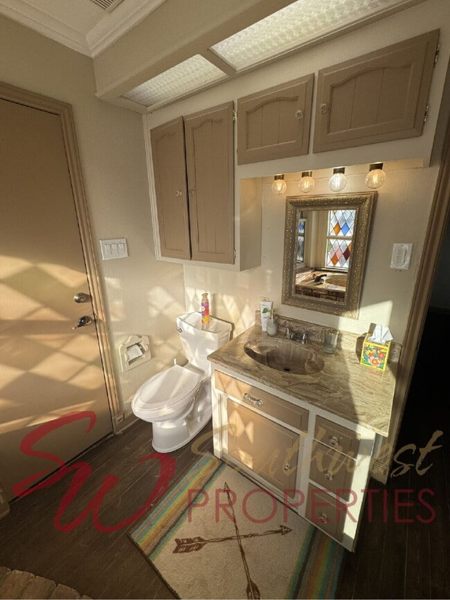 Building Photo - 2 bedroom 2 bath on a 12 acre paradise!