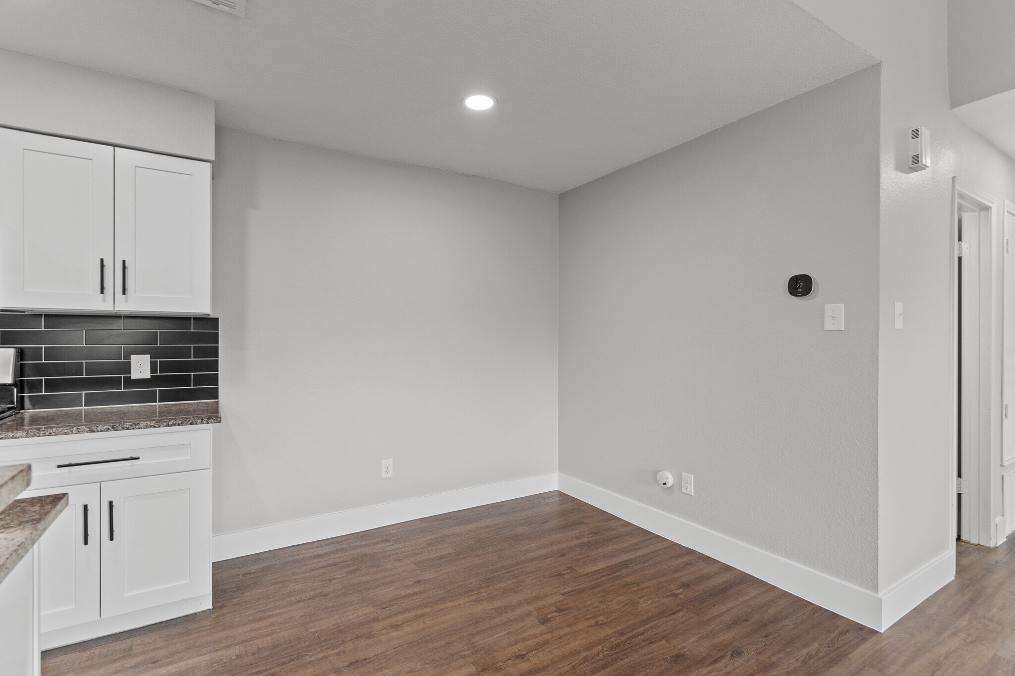 Dining area - 602 Peterson St