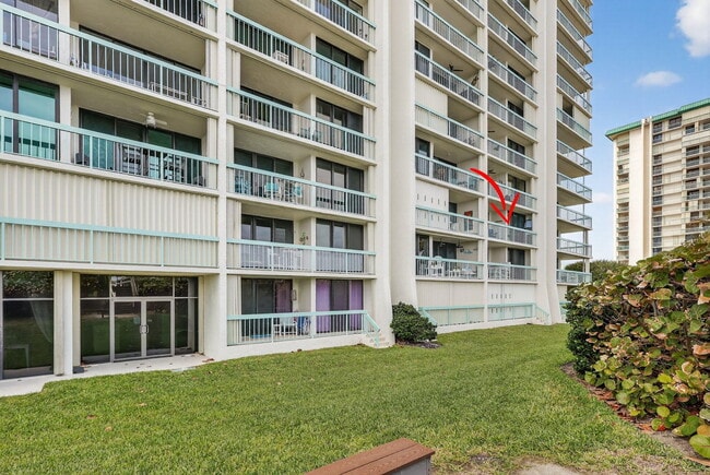 Building Photo - 9940 S Ocean Dr