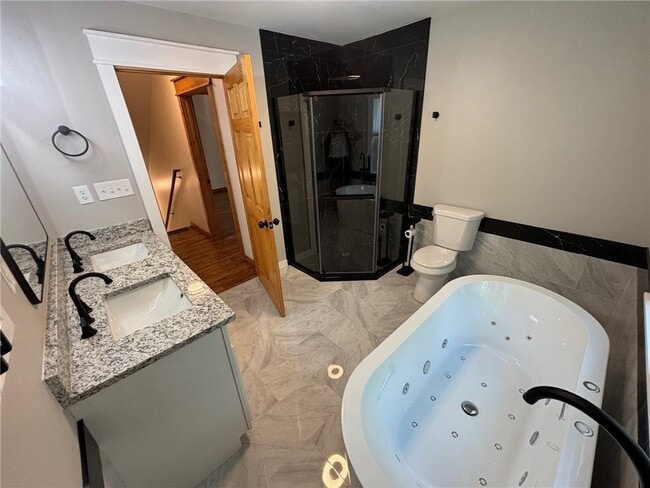 Building Photo - 4553 Buckhorn Cir