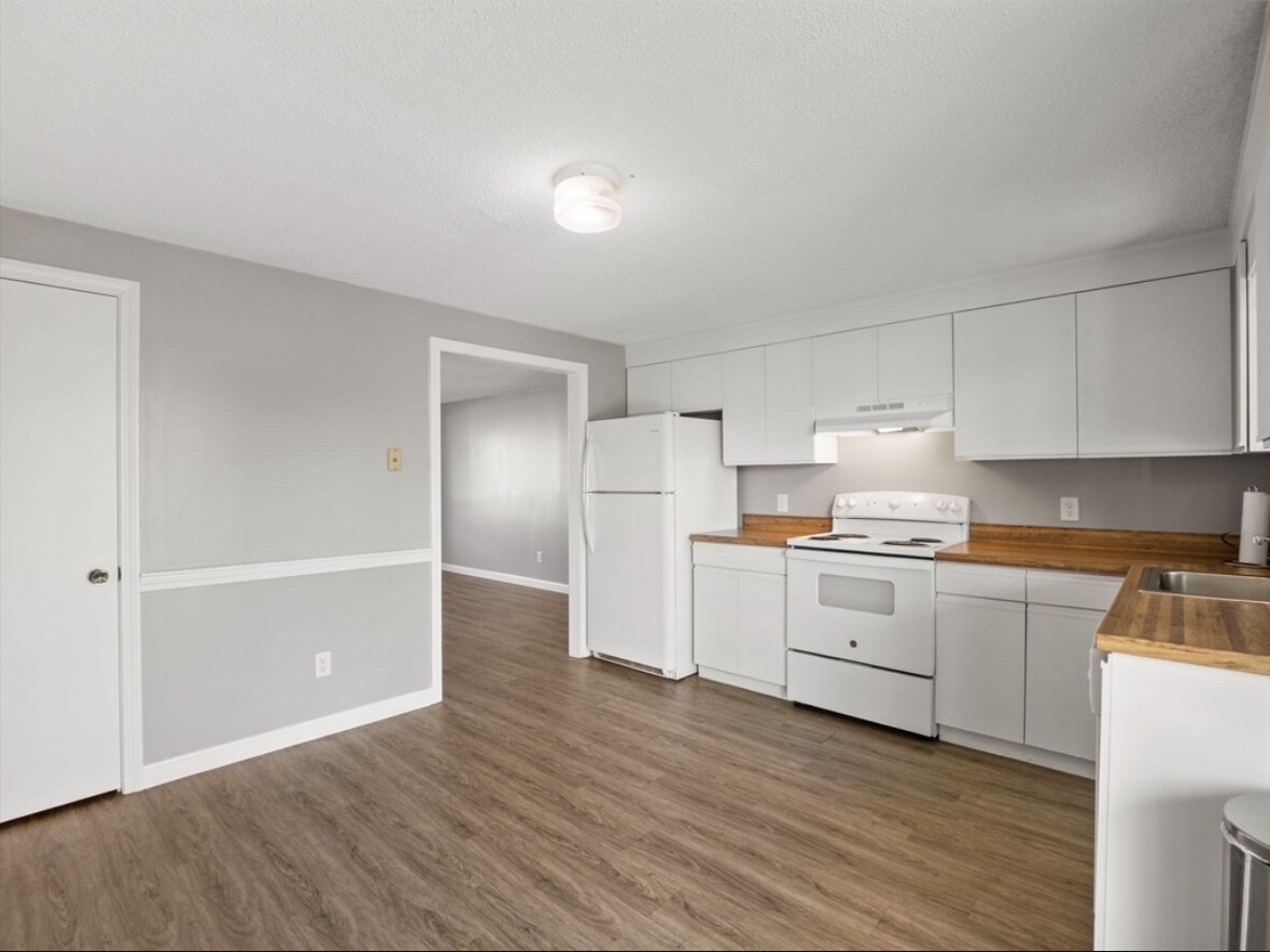 Building Photo - 1821 Middlesex St