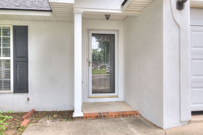 Building Photo - Great Ranch Near Augusta National!