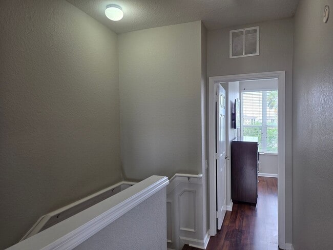 Building Photo - Three Bedroom Townhouse at Vista Cay in Orlando