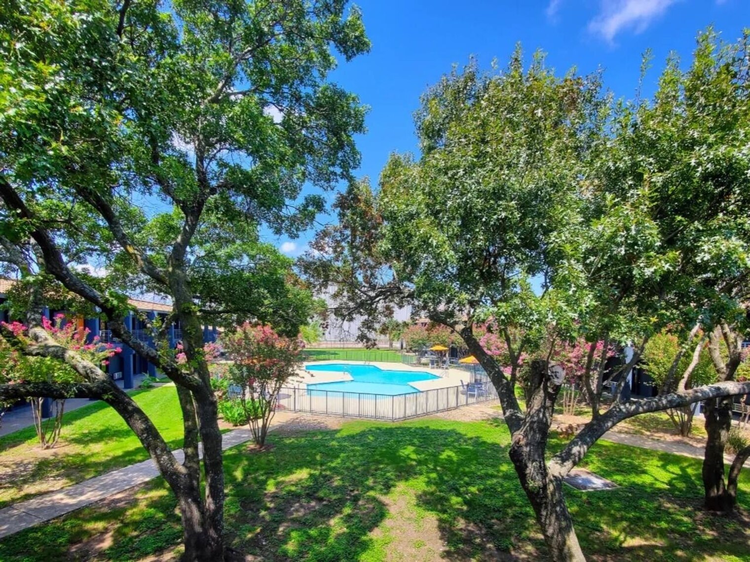 Building Photo - 824 Camino La Costa