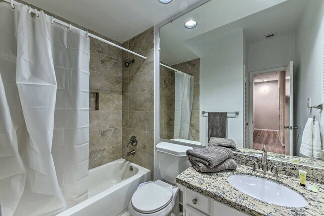 Building Photo - Lake Front Townhome with resort-like Views!